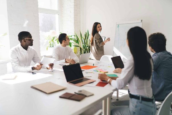 Quelles stratégies pour une carrière réussie en tant que technicien en informatique ?