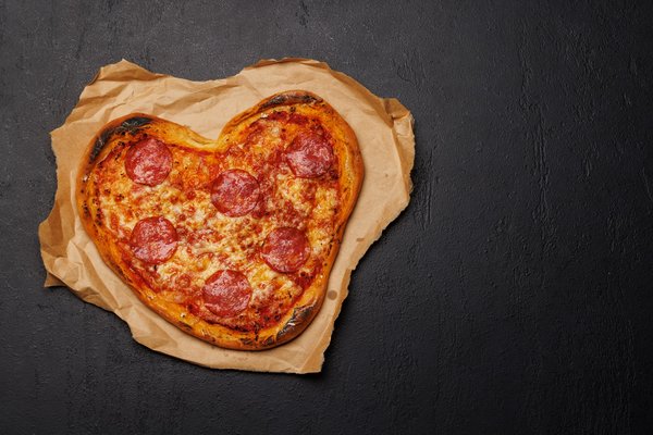 Quels sont les thèmes principaux dans les sonnets de Pétrarque ?